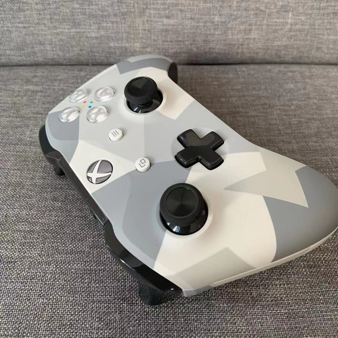 XBOX WIRELESS GAMEPAD